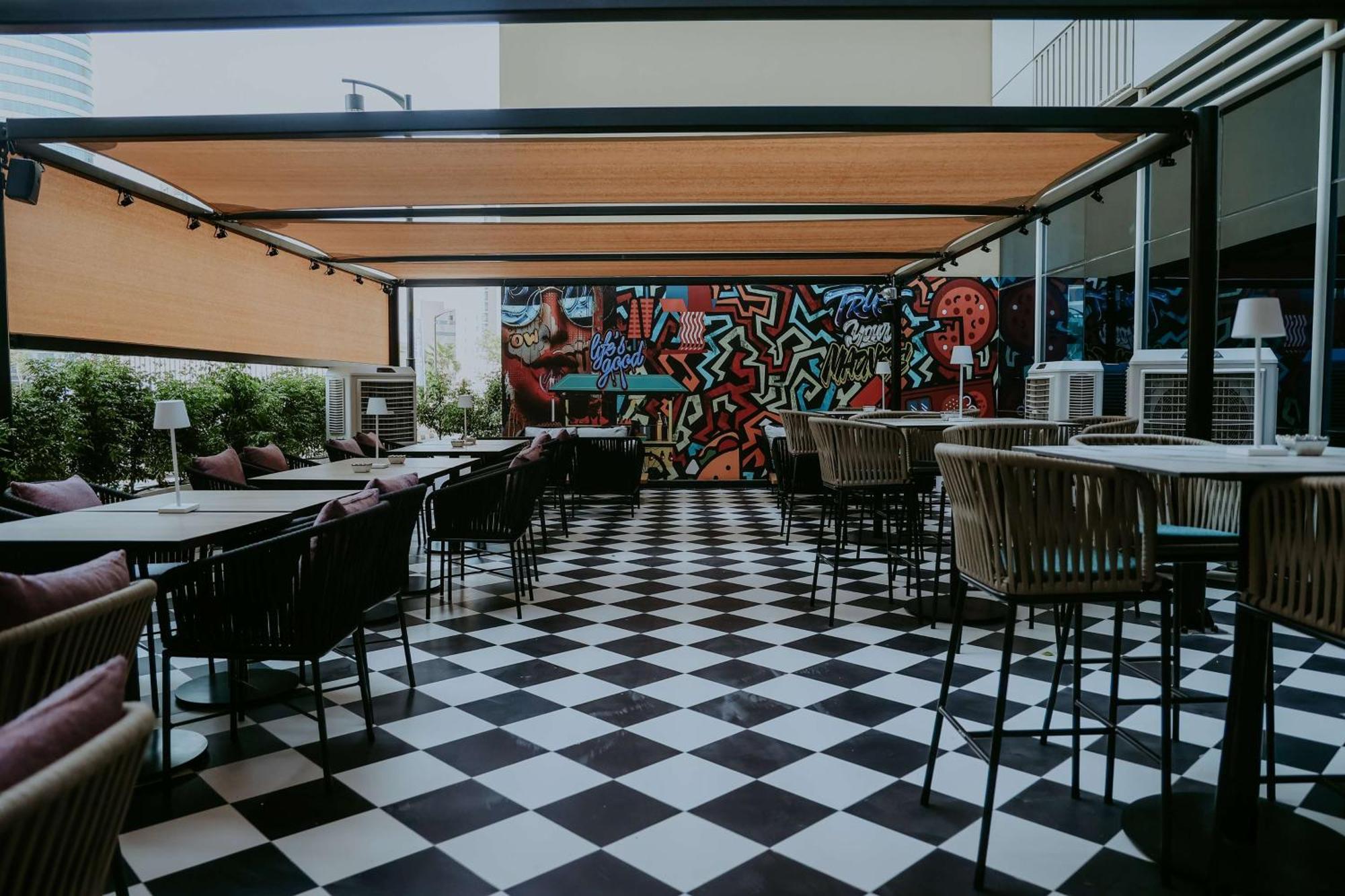 Doubletree By Hilton Fujairah City Exterior foto The interior of the restaurant