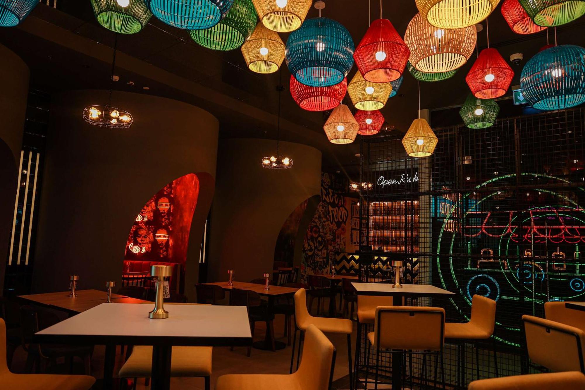 Doubletree By Hilton Fujairah City Exterior foto Interior of the restaurant