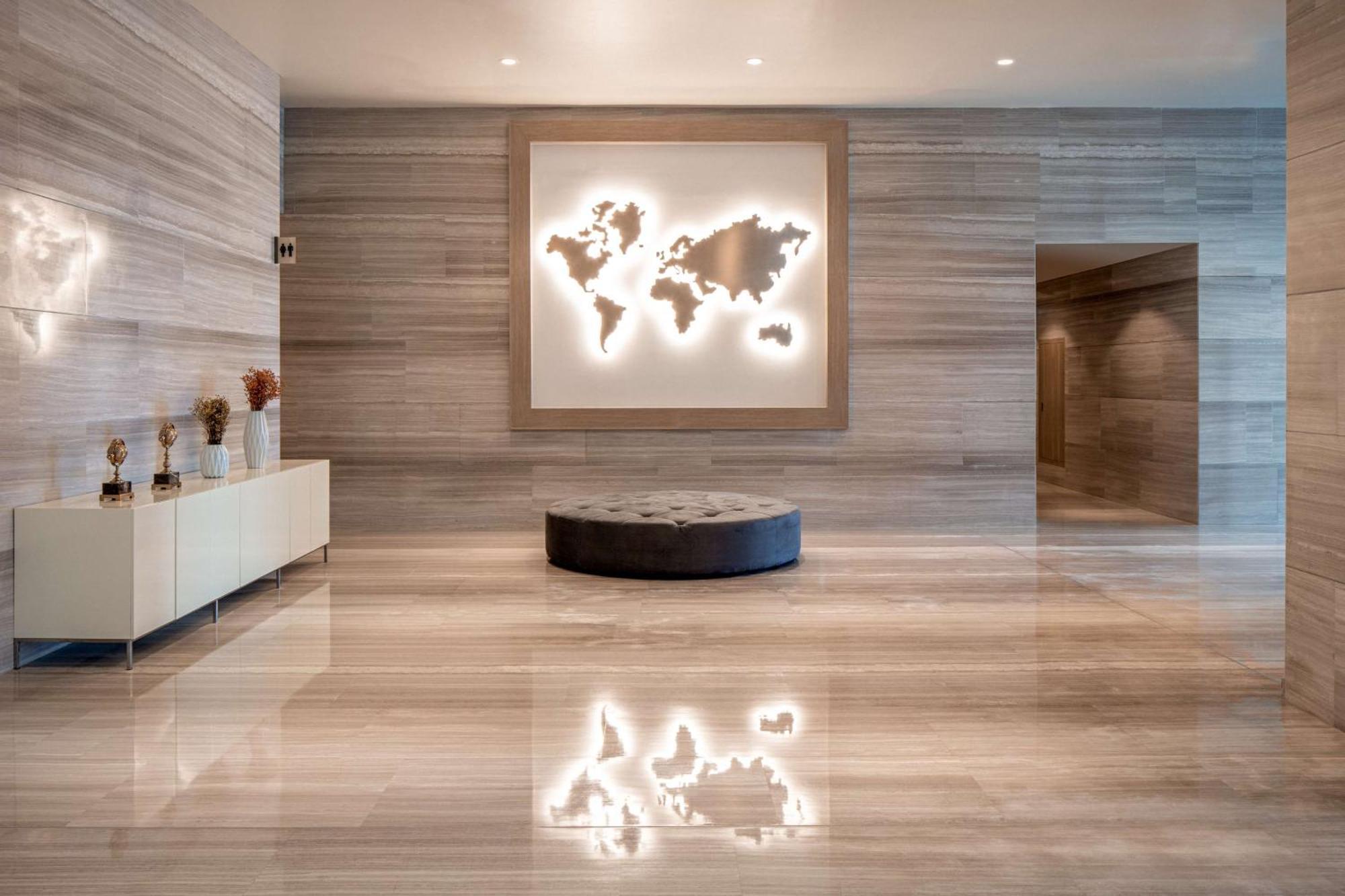 Doubletree By Hilton Fujairah City Exterior foto Lobby