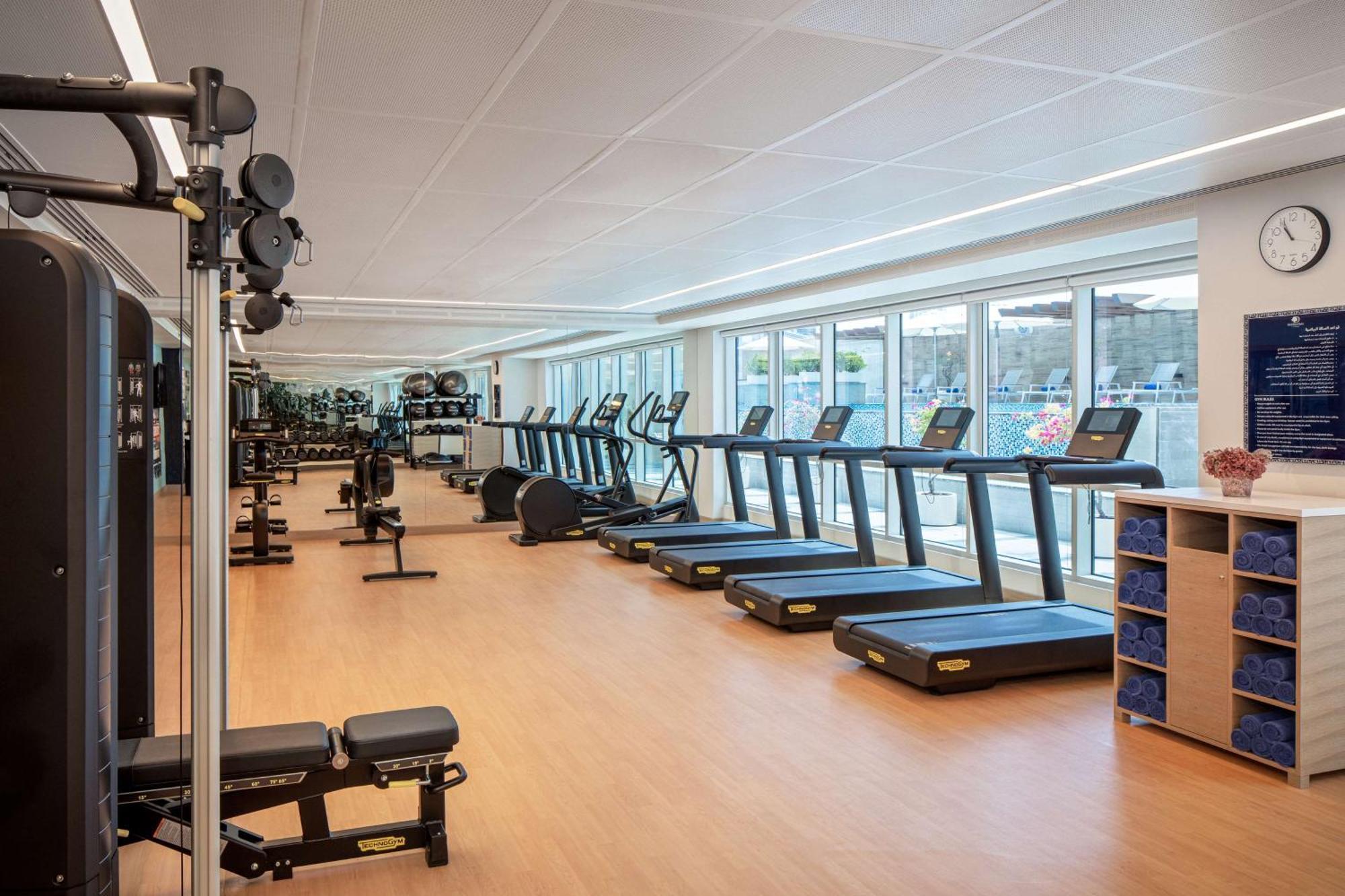 Doubletree By Hilton Fujairah City Exterior foto The gym at the London Business School