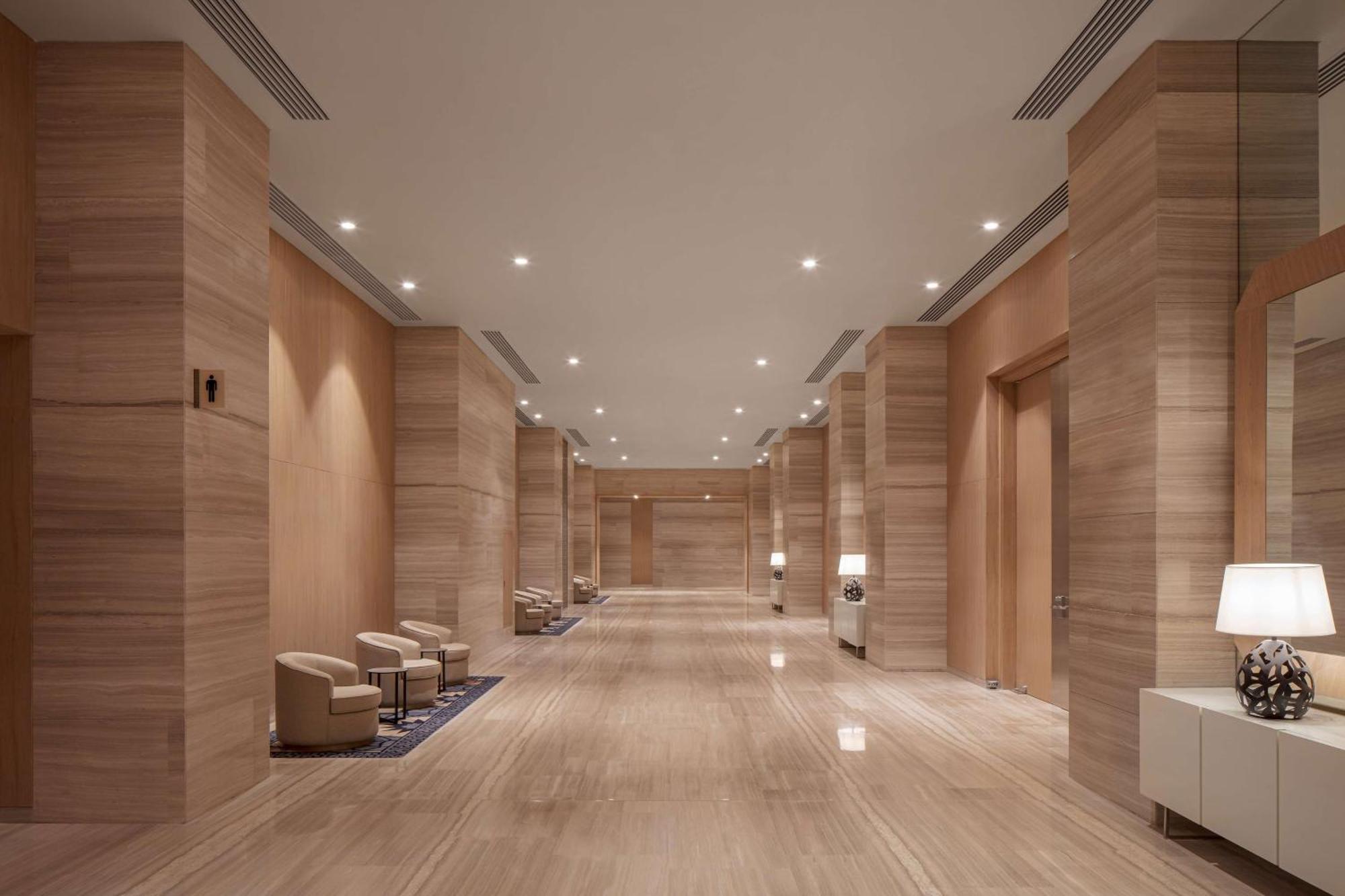 Doubletree By Hilton Fujairah City Exterior foto The interior of the hotel