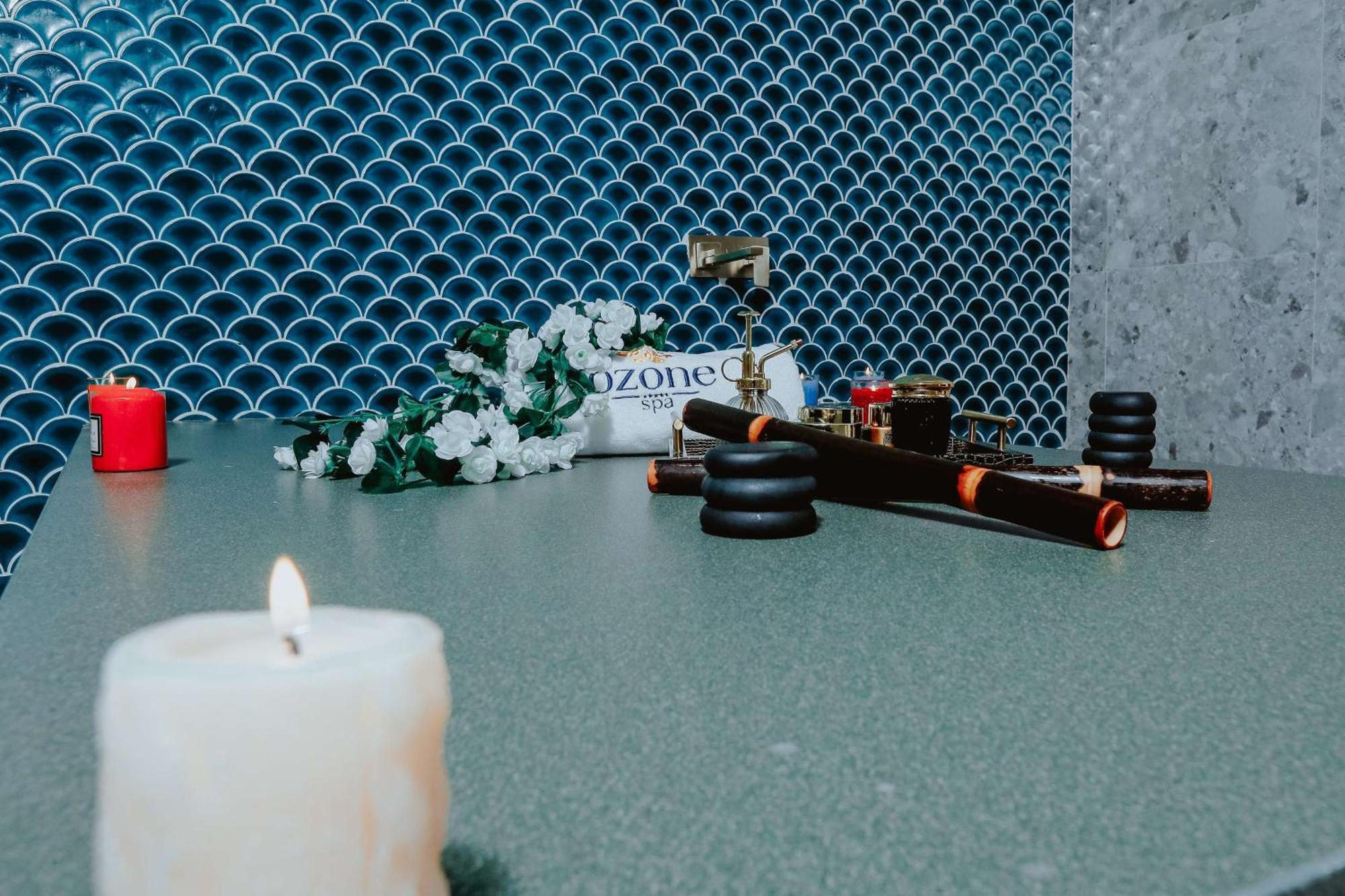 Doubletree By Hilton Fujairah City Exterior foto A candle and incense
